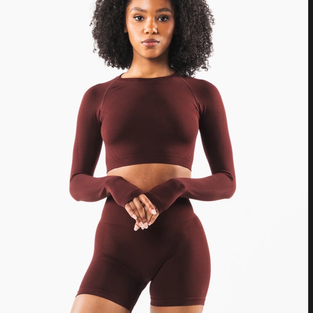 Alphalete STRATUS LONG SLEEVE CROP Sangria